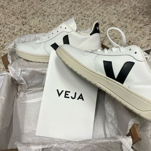 Veja V-10 sneakers